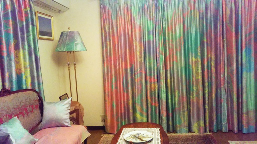 curtain1